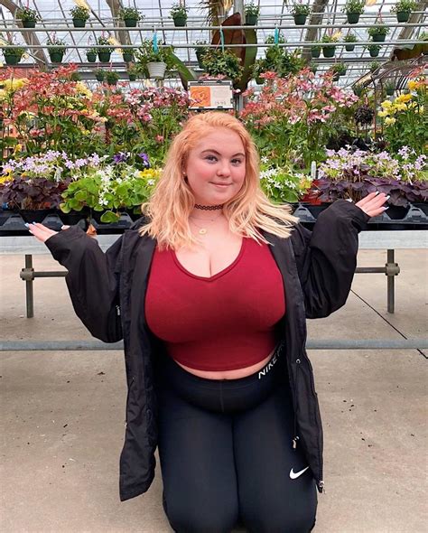 bbw blonde big boobs